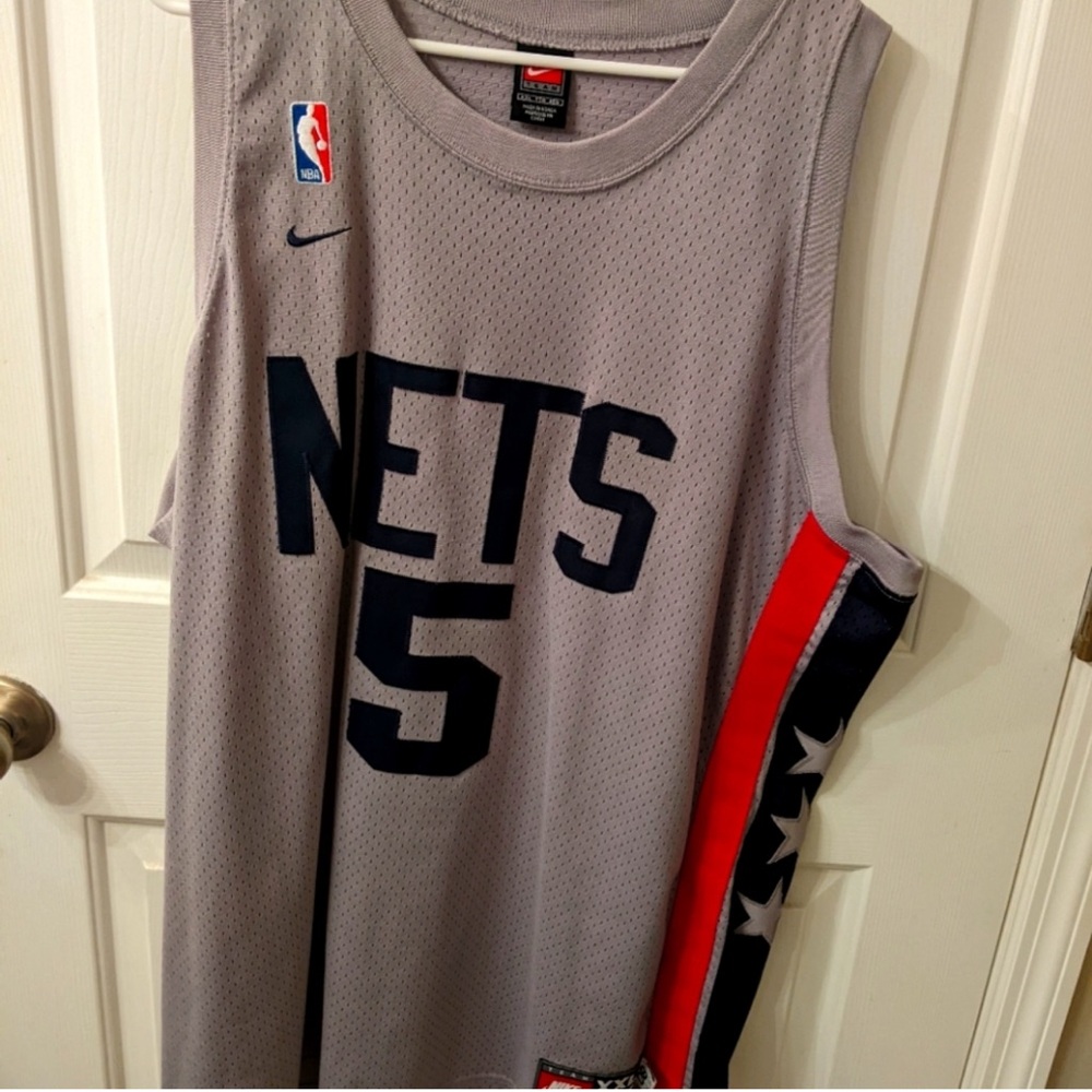 Nike Gray and Pink Men's Jersey - Picture 2 of 3